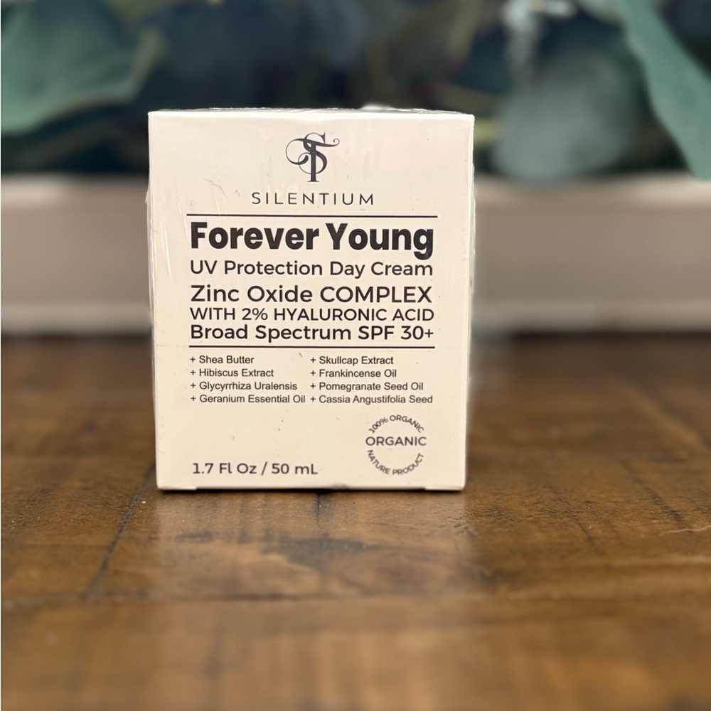 Silentium Forever Young UV Protection Day Cream - White